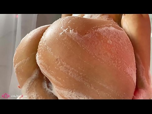 ❤️ Brunette شاور میں شدید orgasm کے لئے وائبریٹر کے ساتھ بلی میں مشت زنی کرتی ہے۔ مقعد فحش ❤